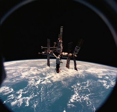 626px-Mir_space_station_12_June_1998.jpg